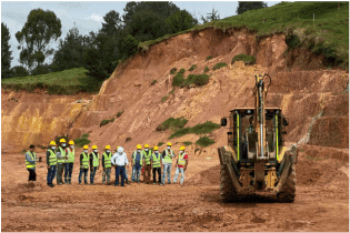Grupo MAKRO certificó operadores en diversas maquinarias en Antioquia Colombia