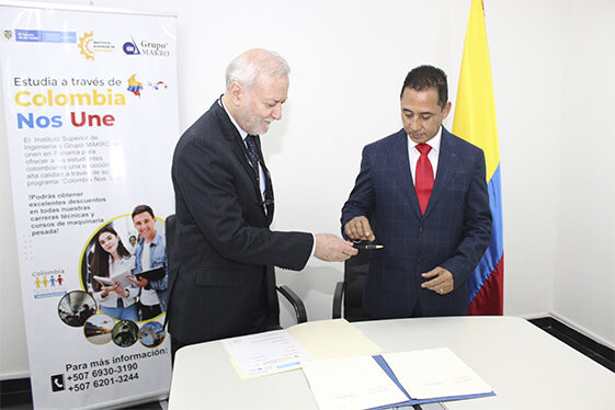 firma-convenio-makro-consulado-1